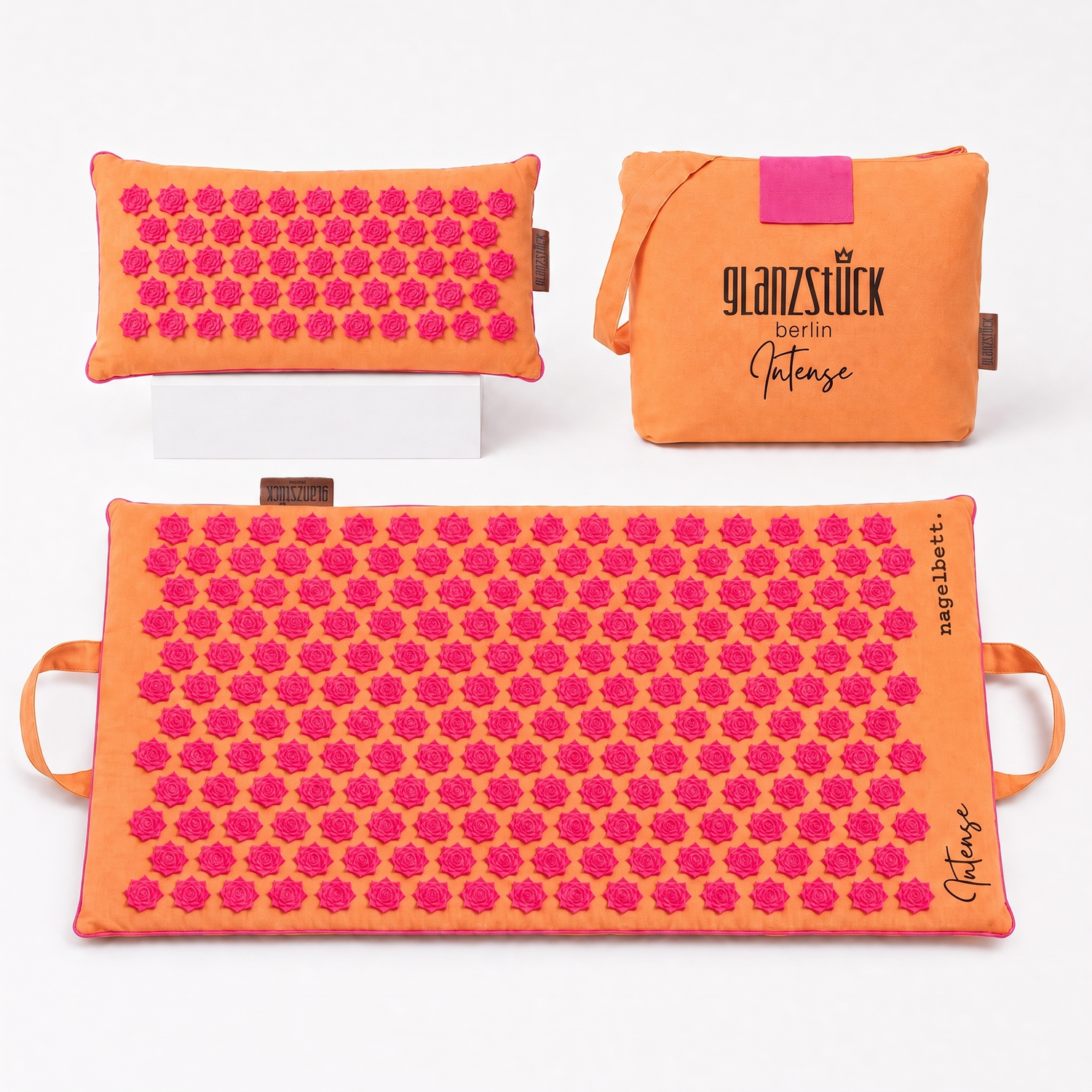 XL Akupressurmatte Pop Edition Intense von Glanzstück Berlin in Orange mit pinken Spitzen und Kissen
