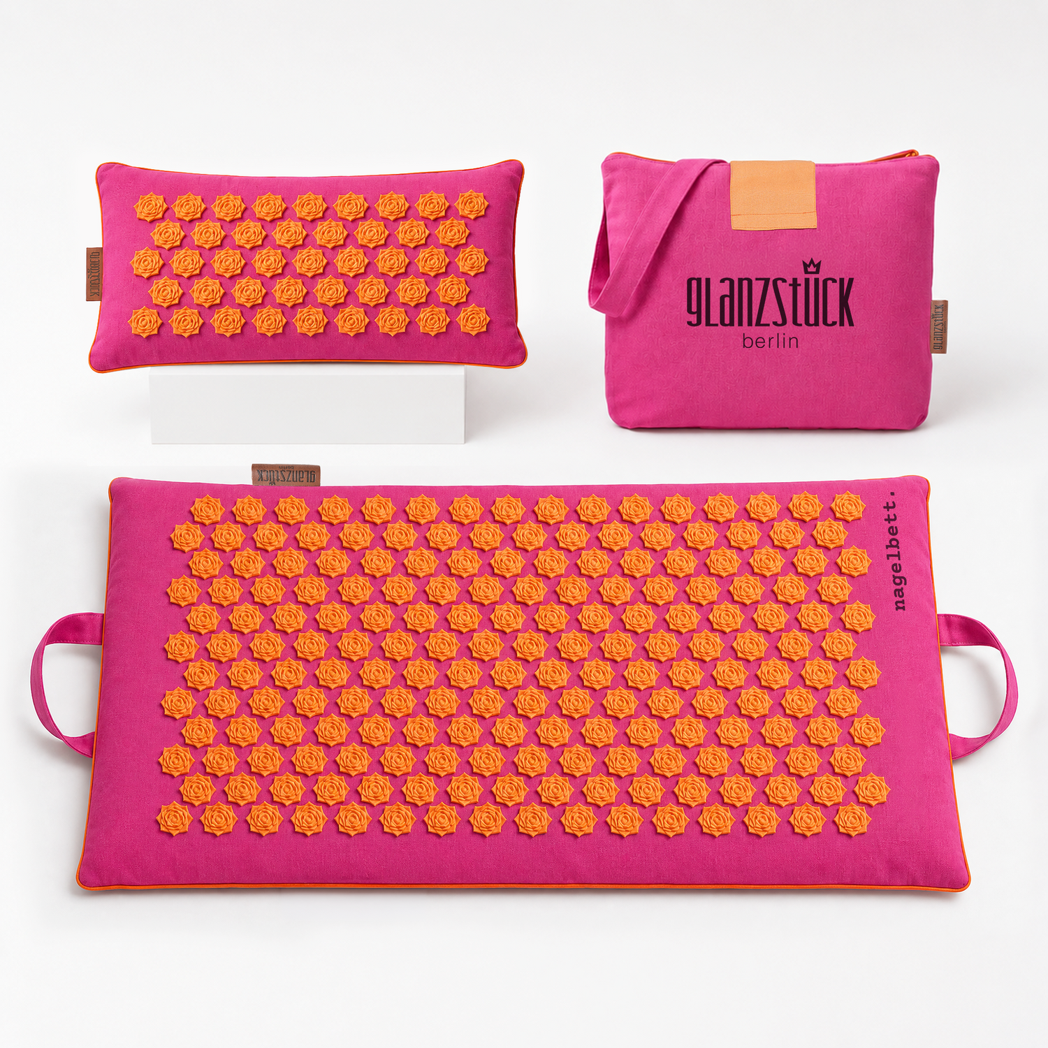 XL Akupressurmatte Pop Edition von Glanzstück Berlin in Pink mit orangen Rosetten, Kissen und Tasche